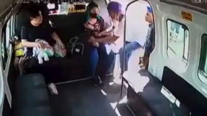 VIDEO: Joven le implora a asaltantes que no le roben la tarea