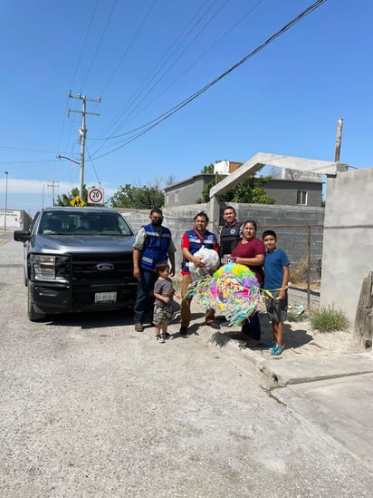 Policía Municipal lleva alegría a niños de Monclova