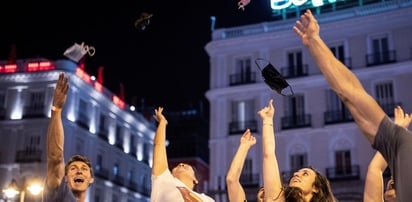 Lima vive con prudencia su primer día sin mascarillas al aire libre