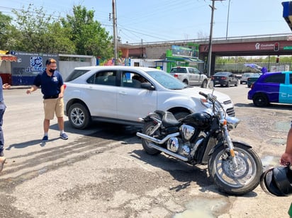 Motociclista choca contra camioneta en la colonia Industrial de Monclova