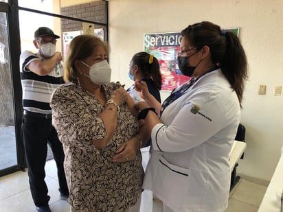 15 mil dosis contra Coronavirus se aplicaron en abril en toda la Región Centro