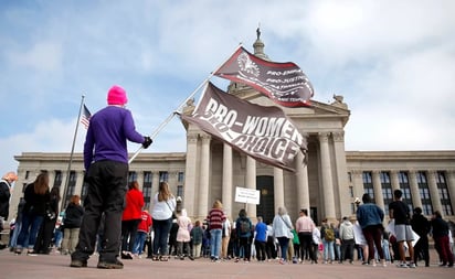 Corte Suprema de EU revocaría derecho al aborto, según borrador