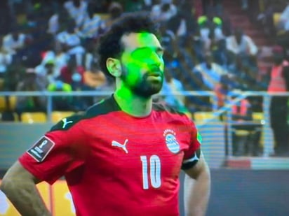 FIFA multó a Senegal por láser al rostro de Mohamed Salah