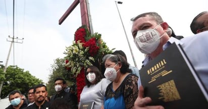 Víctimas y deudos de colapso de L12 visitan 'zona cero'