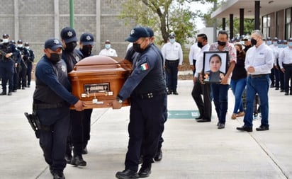 Con homenaje de cuerpo presente, despiden a mujer policía