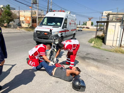 Motociclista termina lesionado en choque