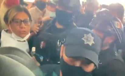 Exigen feministas a edil de Oaxaca castigo a policías que agredieron