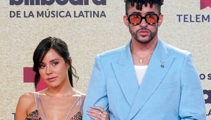 Gabriela Berlingeri, novia de Bad Bunny, y el beso que le dio a Mario Casas delante del cantante