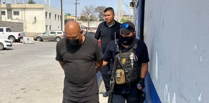 Expolicía de Monclova intenta matar a su esposa e hijos con un sable