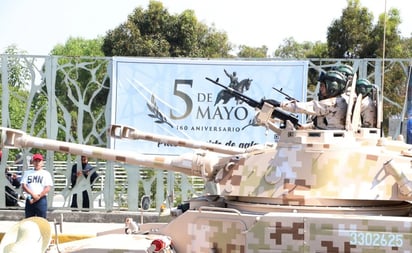 Saldo blanco en desfile cívico militar del 5 de mayo en Puebla