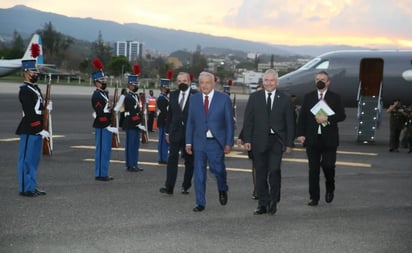 Tras visitar El Salvador, AMLO llega ahora a Honduras