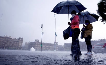 CDMX registra fuerte lluvia y granizo en medio de contingencia