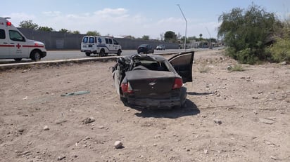 Mujer ebria resultó herida tras chocar y volcar en la colonia 5 de Abril de Monclova