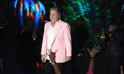 Ricardo Montaner se presentó en el Parque las Maravillas donde llevó a los asistentes 'a la cima del cielo'