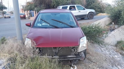 Mujer es arrollada por veloz cafre y sale volando por los aires hasta terminar en el fondo del arroyo de la colonia Independencia