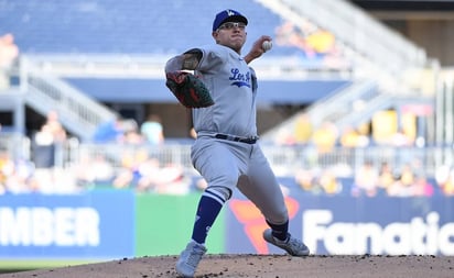 Julio Urías lanza buen juego pero pierde en Pittsburgh