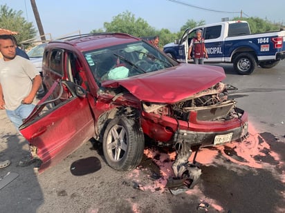 Encontronazo en la carretera 30, deja cuatro personas lesionadas.