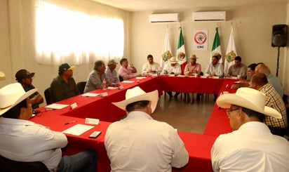 Instalan mesa de trabajo para garantizar el derecho constitucional de agua potable a las familias en ejidos 