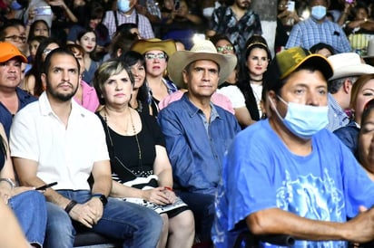 Rotundo éxito del grupo Pesado, en homenaje a las mamás