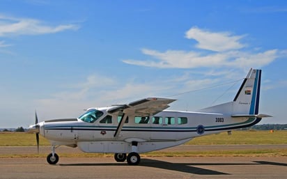 De película: Un pasajero aterrizó avión después de que el piloto quedó inconsciente