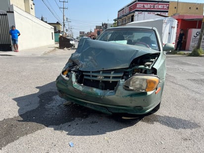 Conductor ignora alto y causa accidente vial en el sector el Pueblo