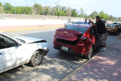 Taxista provocó carambola de tres vehículos en la Zona Centro