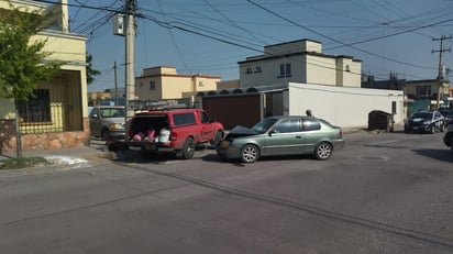 Conductor ignora alto y causa accidente vial en el sector el Pueblo