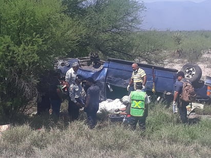 Dos paisanas pierden la vida en volcadura registrada en la carretera 57