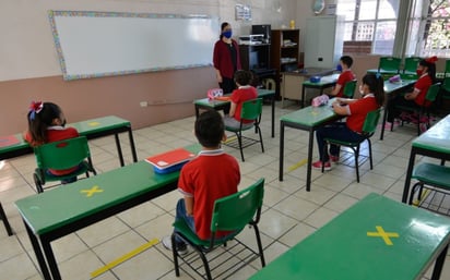 Mamas y papas: Se educa en  casa y se aprende en la escuela