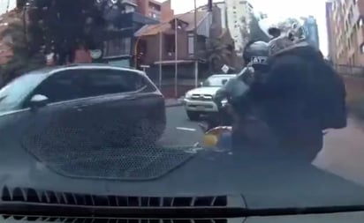 Atropella con su BMW a ladrones, alega legítima defensa