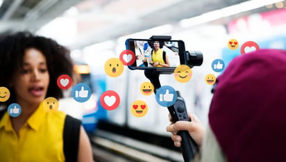 Pide Morena que influencers, youtubers y bloggers paguen impuestos