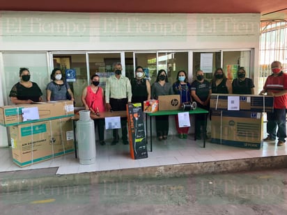 En Monclova Secretaría de Educación entrega equipo a escuelas robadas