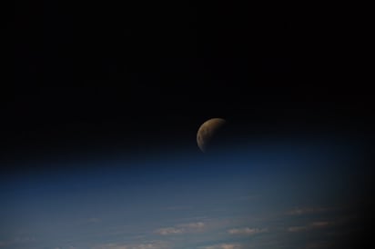 Astronautas captaron así el eclipse lunar desde el espacio