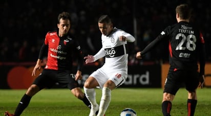 2-1. Colón vence de remontada a Olimpia gracias a Lértora y se clasifica