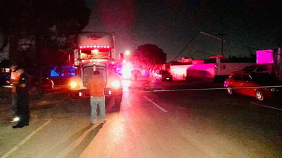 Trailero deja a 12 familias de la Zona Centro sin luz