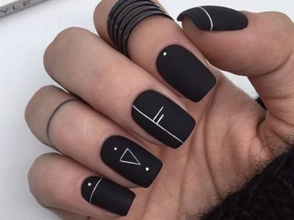 Uñas negras: ¿Nueva tendencia para el verano?