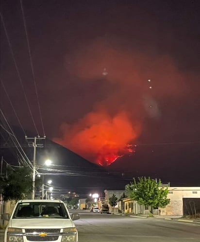 Autoridades sugieren cuidados por humo que emana de incendio 