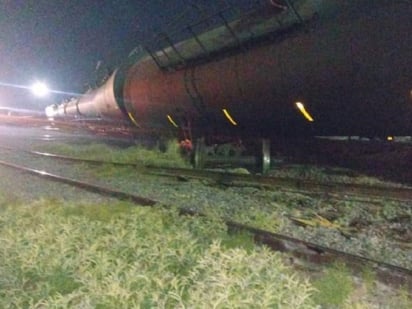 Se descarrila tren en río Escondido en Nava