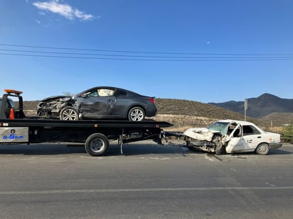 Taxista se queda dormido y provoca fuerte choque