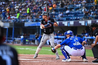 Sultanes remonta y gana a los Acereros el primer juego 8-7