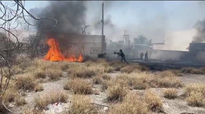 Incendio de pastizales moviliza a Bomberos