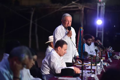 'Que se vayan al carajo', AMLO responde a críticas