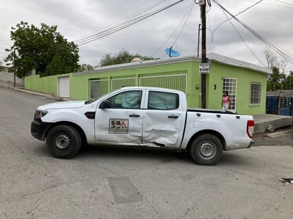 Chocan camionetas en la colonia Hipódromo 