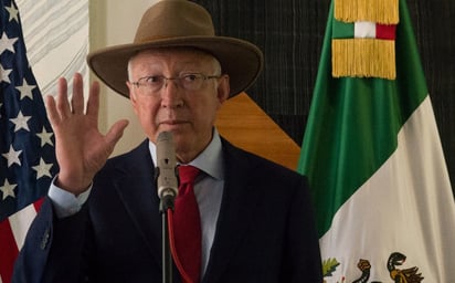 Ken Salazar visita a AMLO en Palacio Nacional