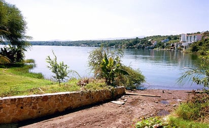 Rescatan cuerpo de joven que cayó a lago de Tequesquitengo