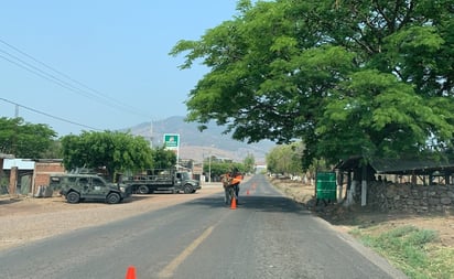 Sicarios de cártel amenazan con derribar helicóptero militar en Michoacán