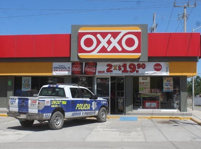 Con pistola en mano asaltan tienda de conveniencia de la colonia San Isidro