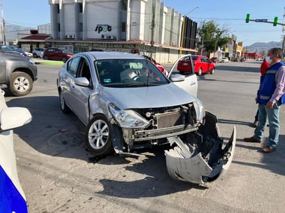 Mujer y bebé resultan lesionados en fuerte choque en la colonia Nueva Rosita