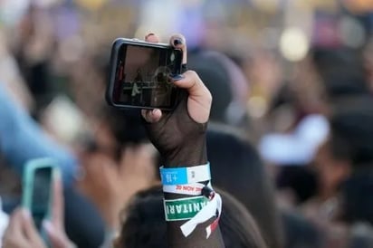 Detienen a 3 personas tras robar celulares a fans tras al salir de concierto