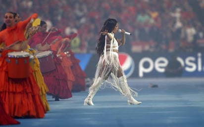 Camila Cabello se presenta en la Champions Ligue 2022